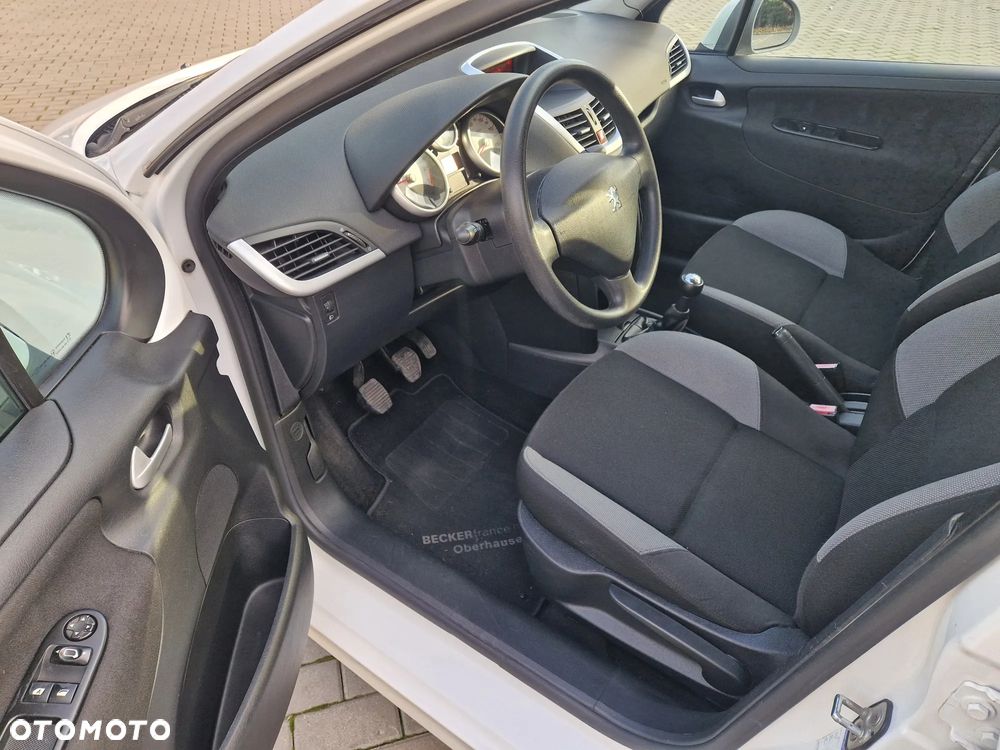 Peugeot 207 75 Urban Move - 16