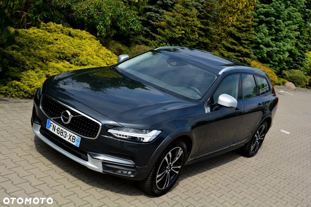 Volvo V90 Cross Country - 32