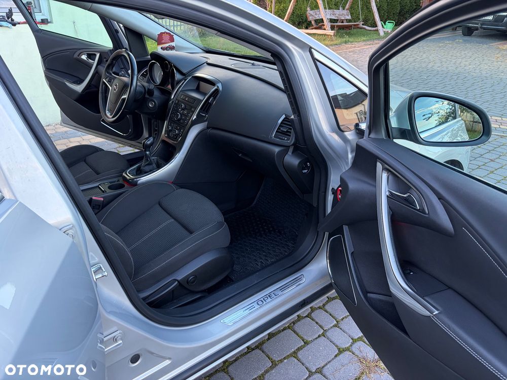 Opel Astra 2010 photo 3