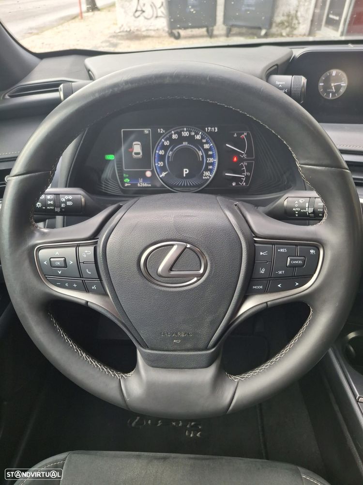 Lexus UX 250h Business - 13