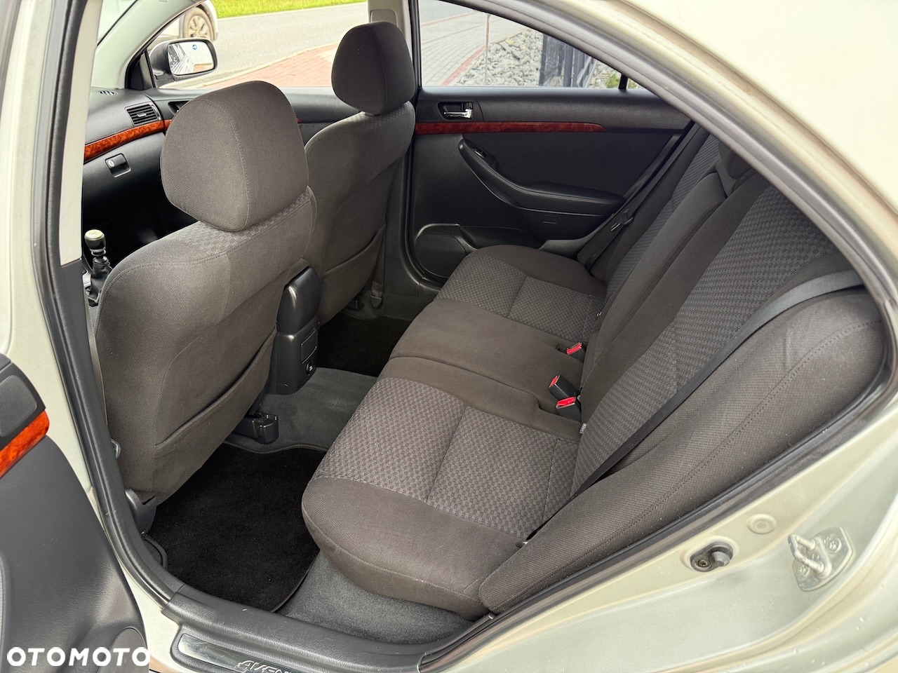 Toyota Avensis - 10