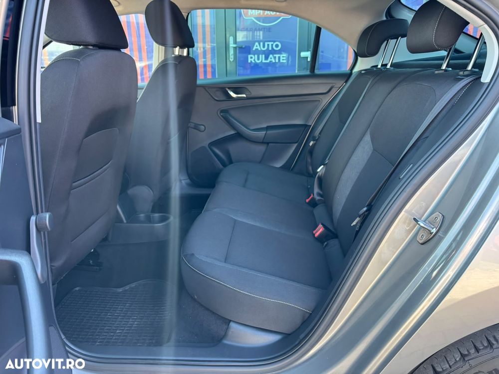 Skoda RAPID 1.2 TSI Ambition - 26