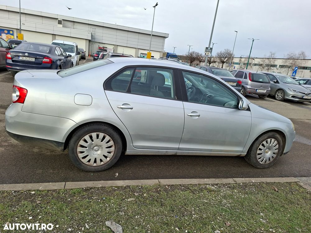 Volkswagen Jetta 1.6 Comfortline - 3