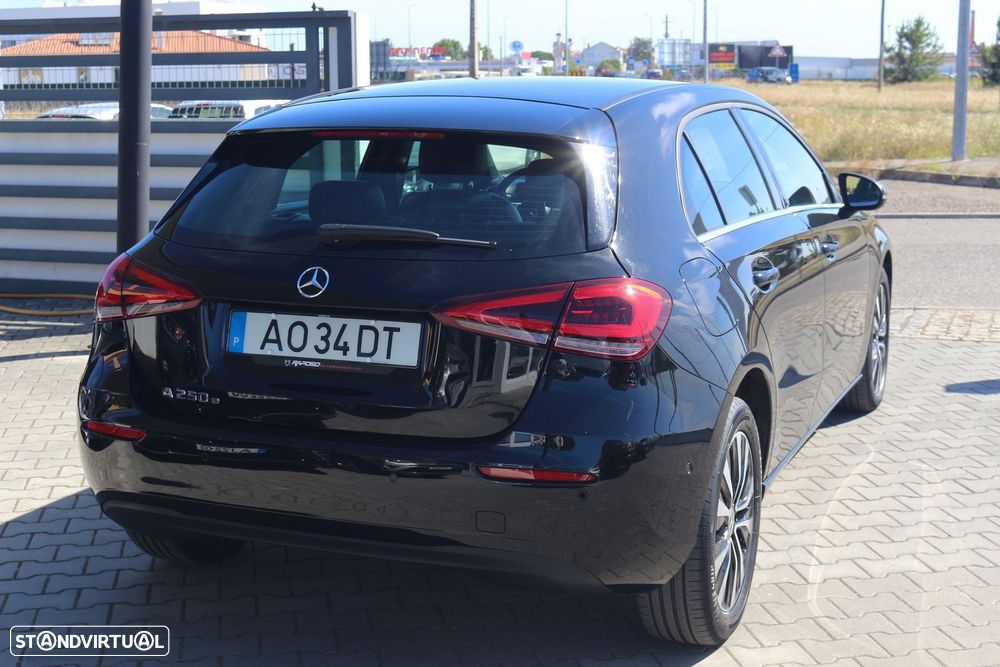 Mercedes-Benz A 250 e Style Plus - 21