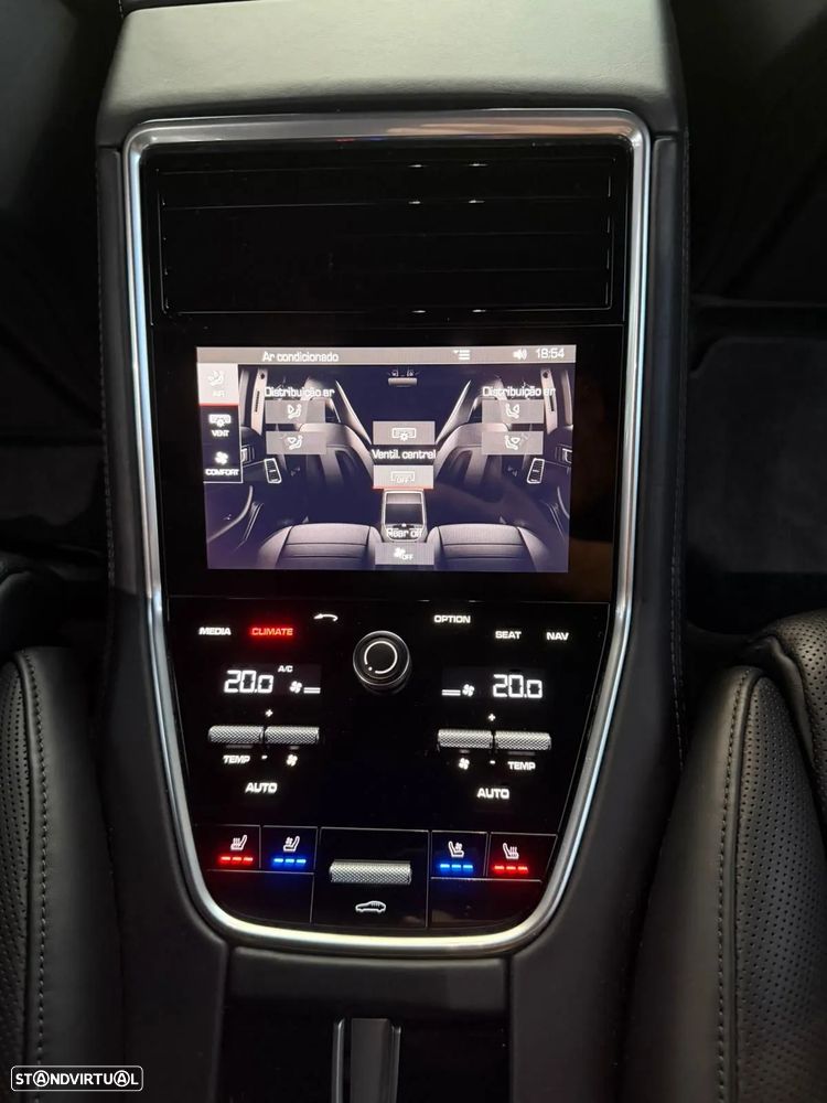 Porsche Panamera Sport Turismo 4 E-Hybrid - 23