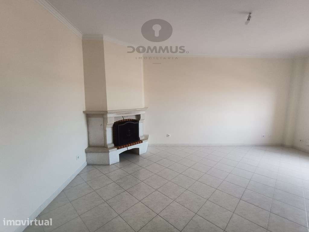 Apartamento T3 na Tapada das Mercês com Arrecadação - Grande imagem: 5/36