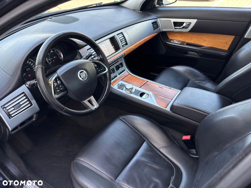 Jaguar XF 2.2 D Luxury - 8