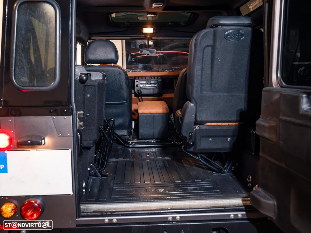 Land Rover Defender - 8