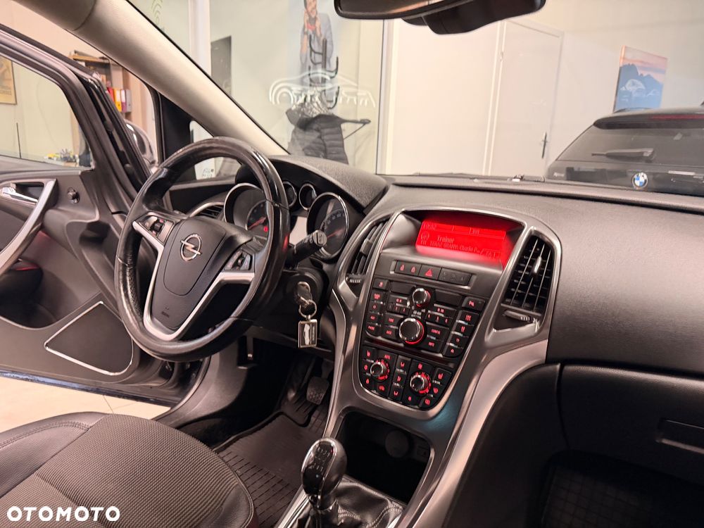 Opel Astra 1.4 T Executive S&S - 25
