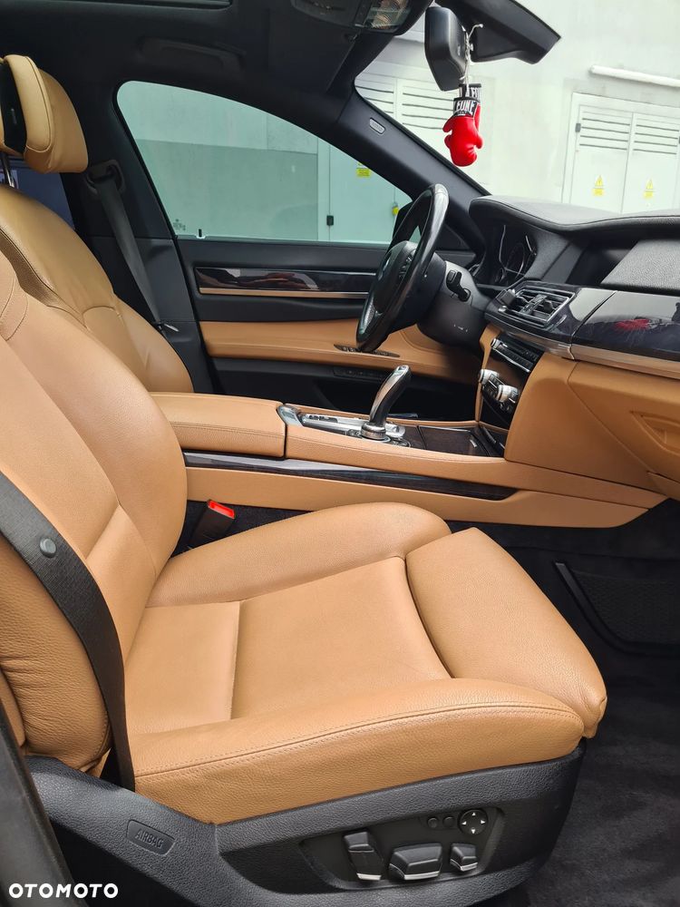 BMW Seria 7 - 8