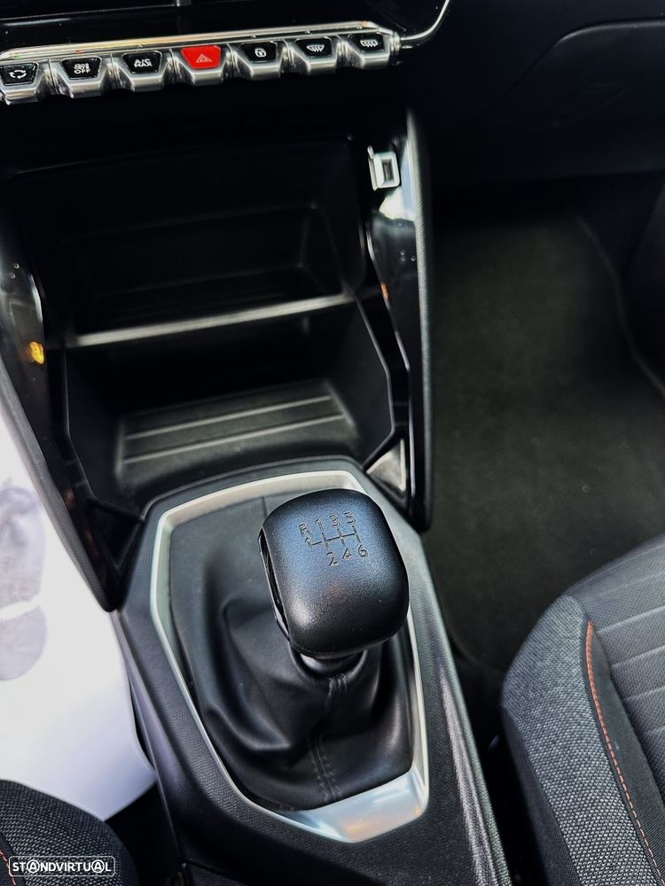 Peugeot 2008 1.2 PureTech Active - 13