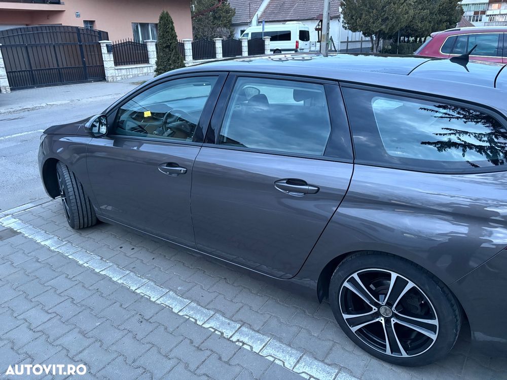 Peugeot 308 1.2 L PureTech Turbo Allure - 10