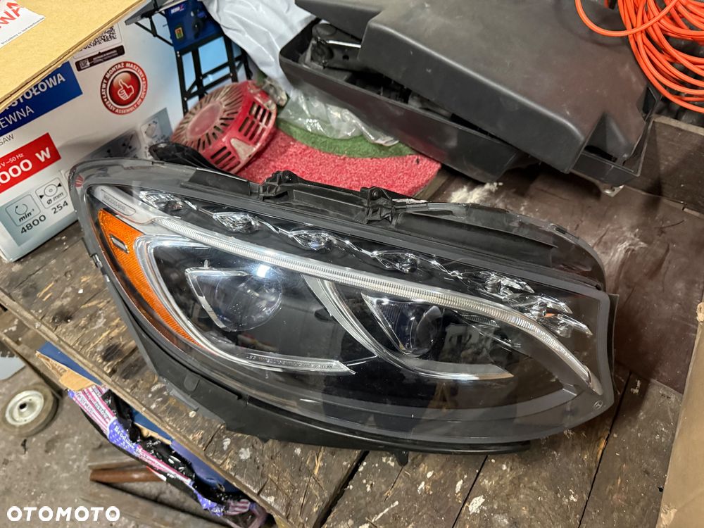 Lampa przednia prawa Mercedes C217 - 1