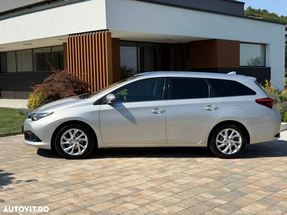 Toyota Auris 1.6 D-4D Edition S+ - 3