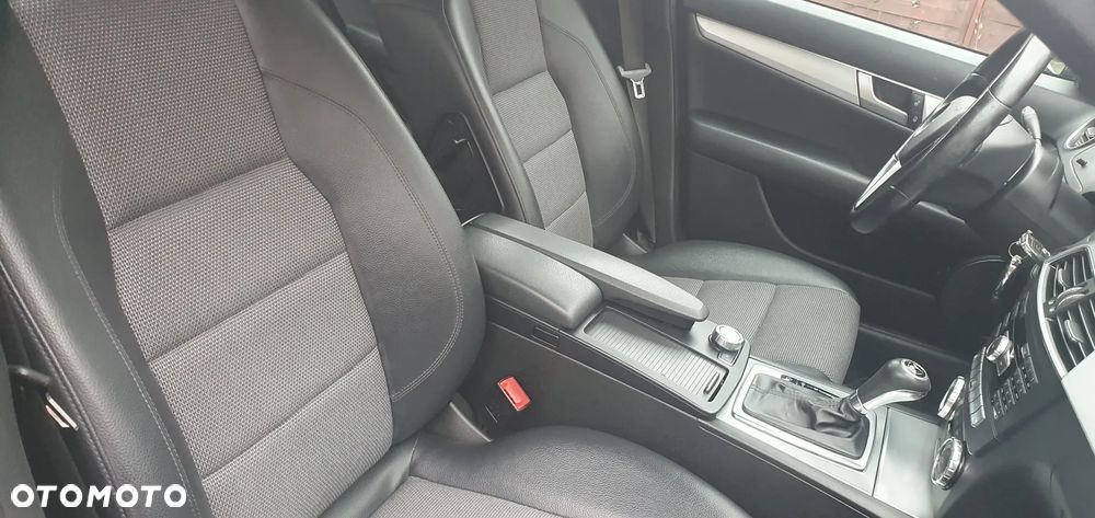 Mercedes-Benz Klasa C 180 CGI Automatik BlueEFFICIENCY Avantgarde - 29