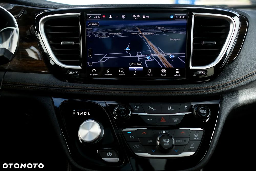 Chrysler Pacifica - 35