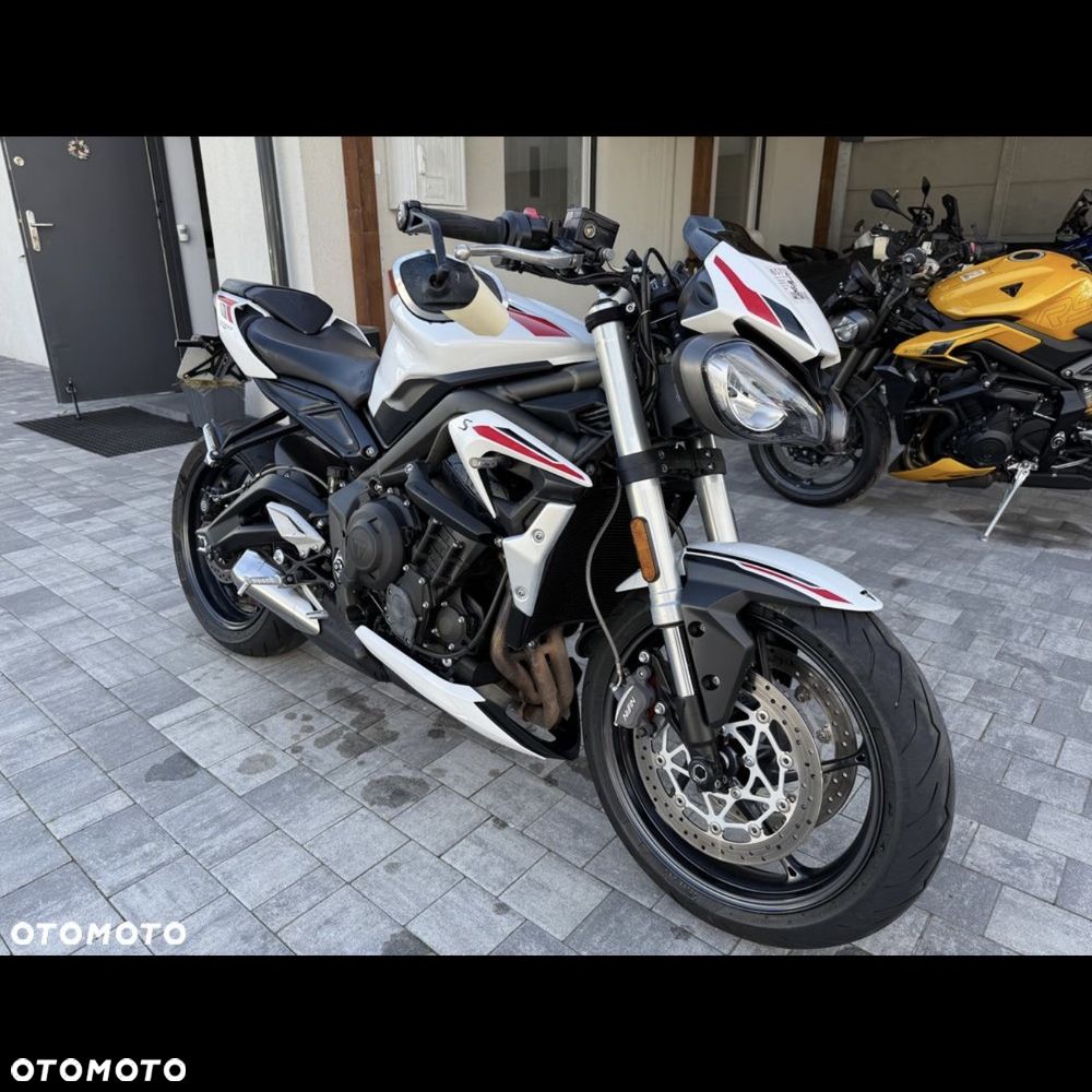 Triumph Street Triple - 1