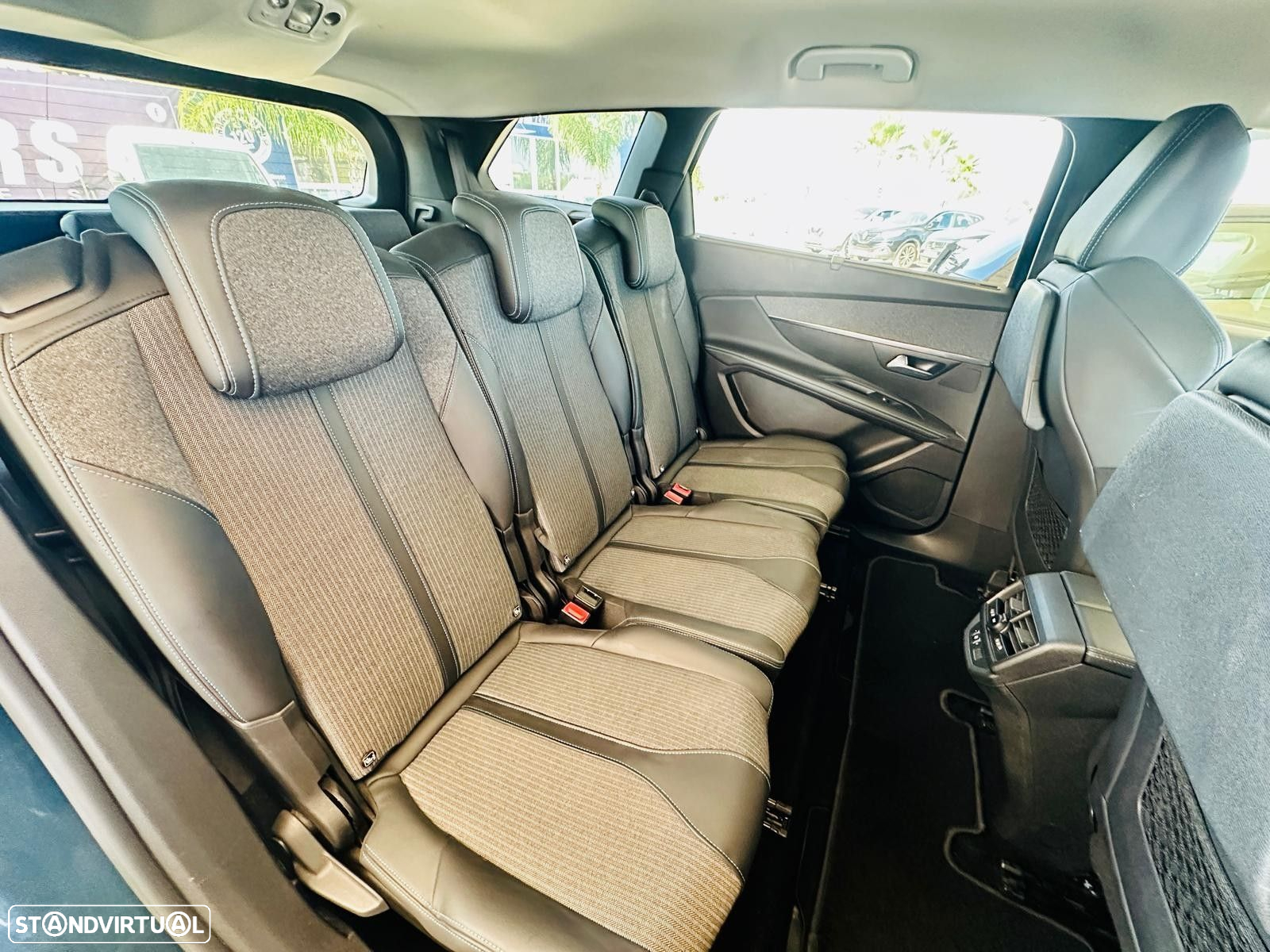 Peugeot 5008 1.5 BlueHDi Allure EAT8 - 29