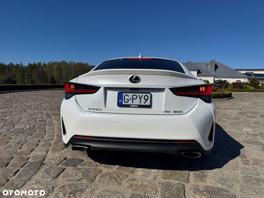 Lexus RC - 12