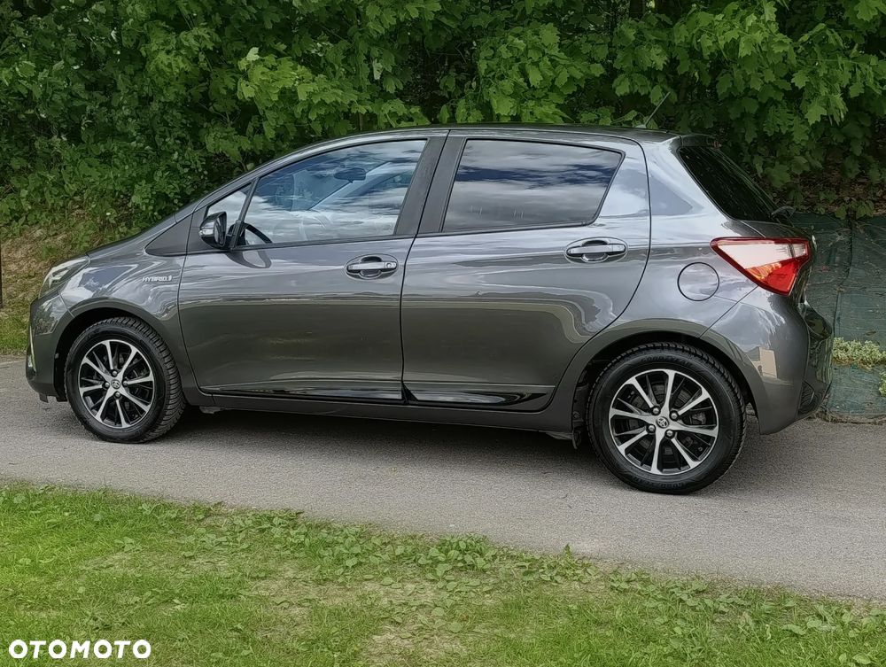 Toyota Yaris Hybrid 100 Premium - 7