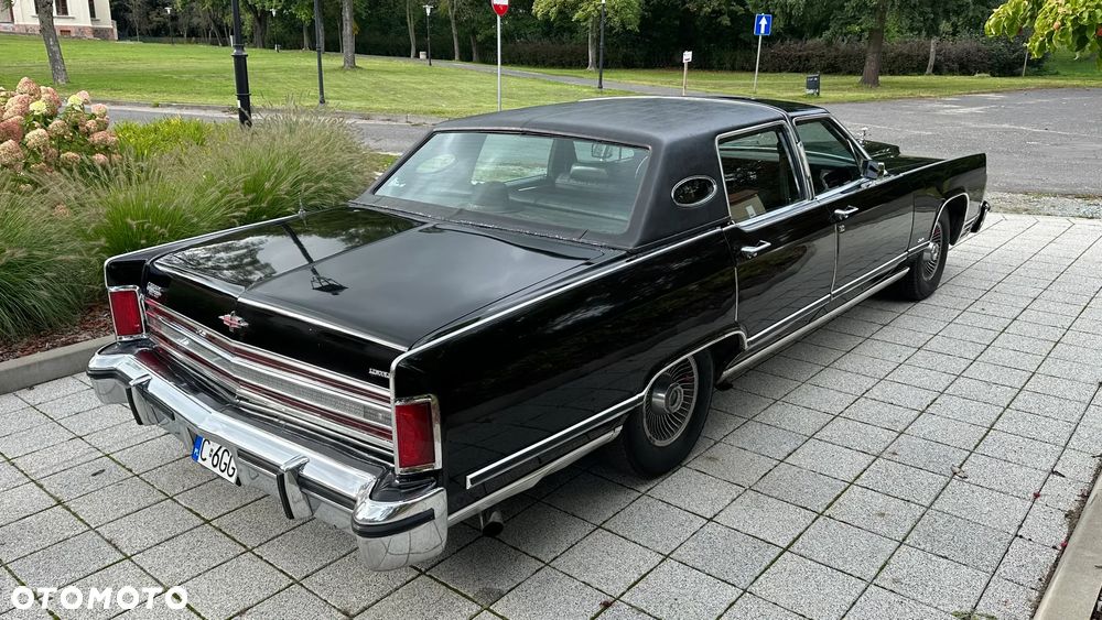 Lincoln Town Car - 10