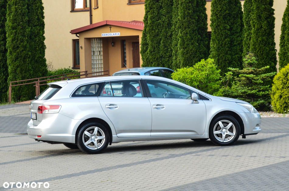 Toyota Avensis 1.8 Comfort - 8
