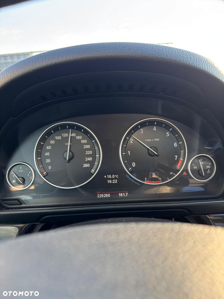 BMW Seria 5 528i xDrive Sport-Aut - 17