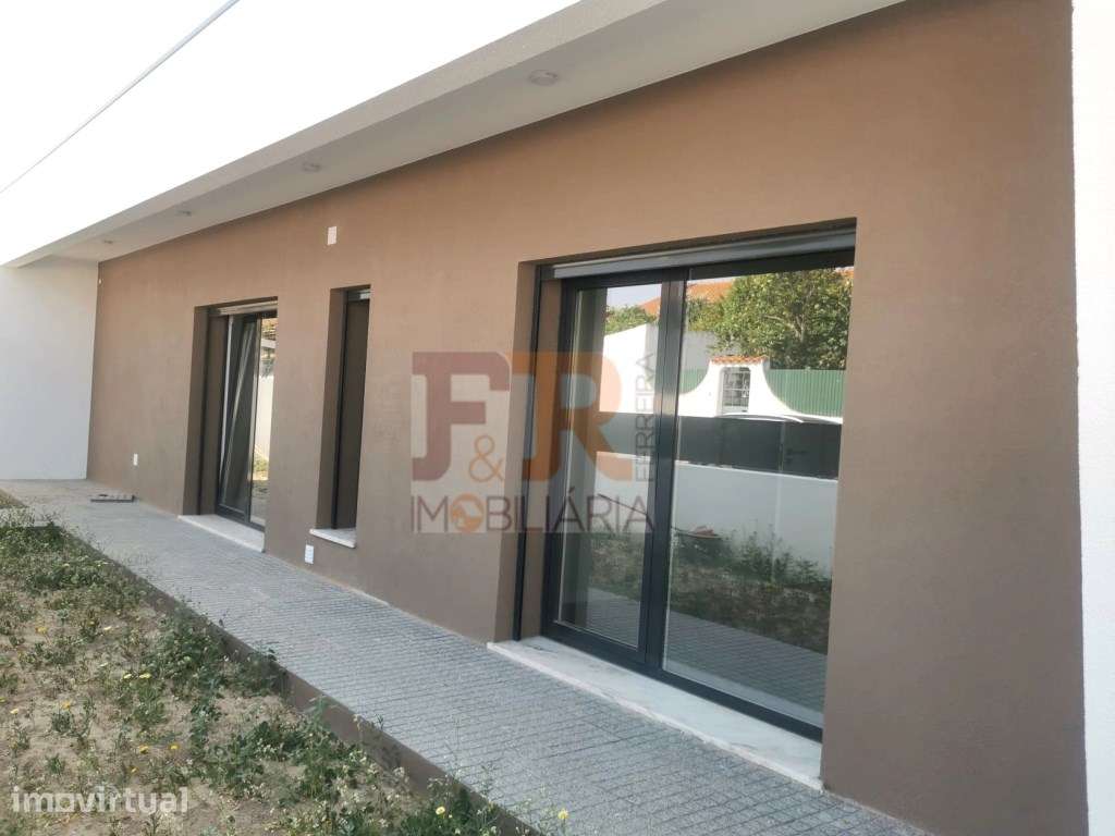 'PRONTA 'ISOLADA TERRÉA T4 COM PISCINA FERNÃO FERRO - Grande imagem: 2/38
