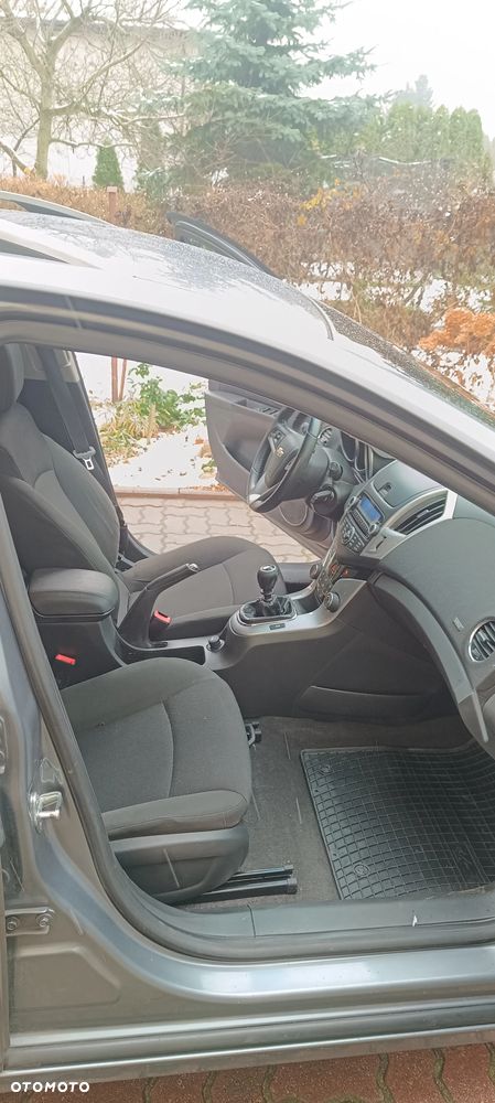 Chevrolet Cruze 1.6 LS+ - 8