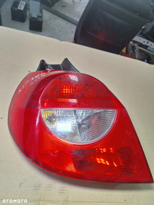 clio 3 III lampa lewy tył  89035086