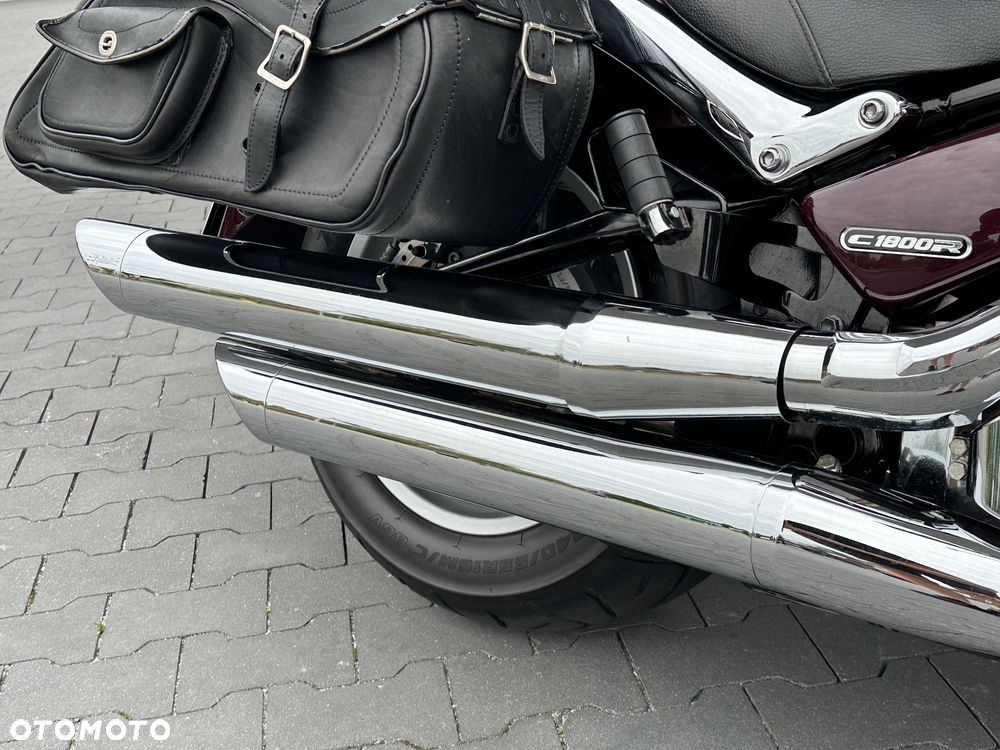 Suzuki Intruder - 15