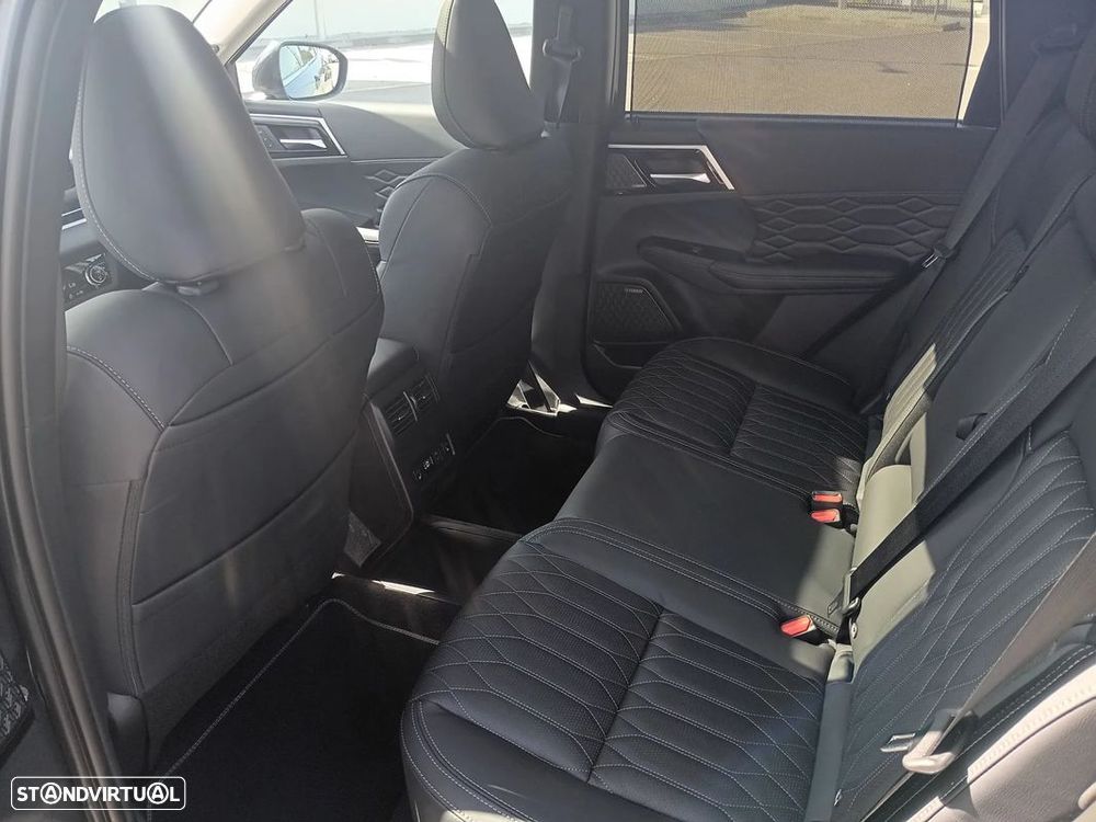 Mitsubishi Outlander - 12