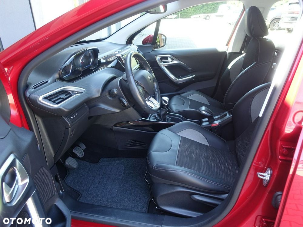 Peugeot 2008 1.2 Pure Tech Allure S&S - 9
