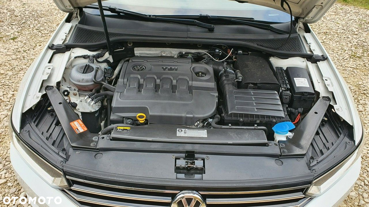 Volkswagen Passat Variant 2.0 TDI DSG (BlueMotion Technology) Trendline - 32