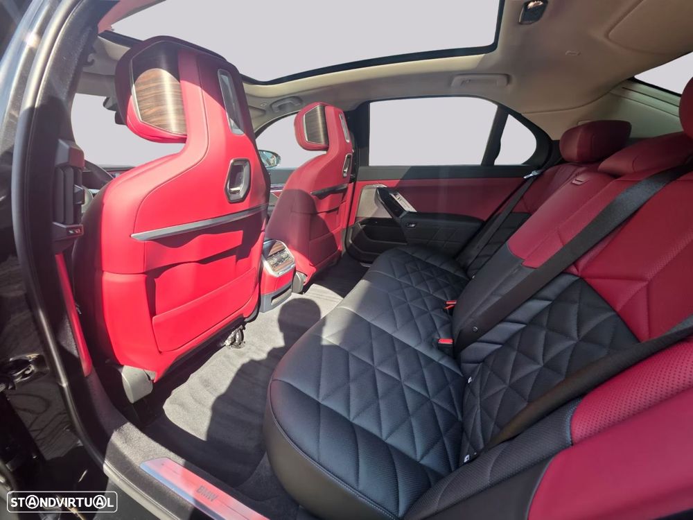 BMW i7 - 16