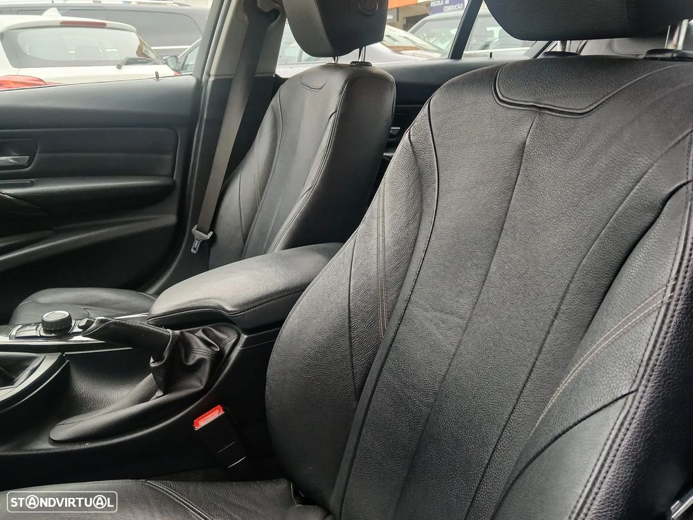 BMW 320 d Line Luxury - 14