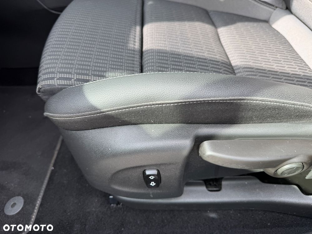 Opel Astra 1.2 Turbo Business Edition - 31