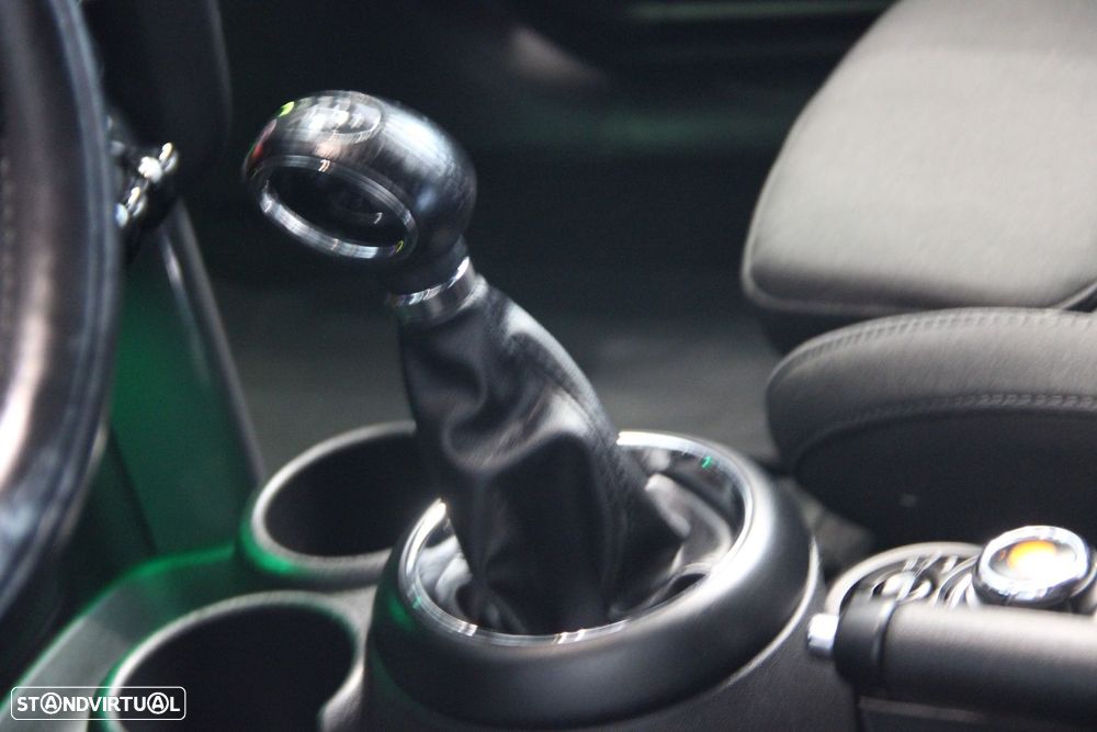 MINI 3 Portas Cooper D Auto - 18