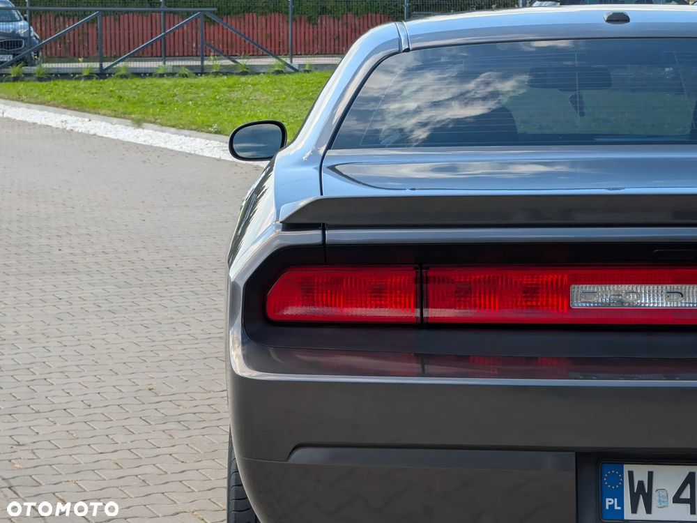 Dodge Challenger - 12
