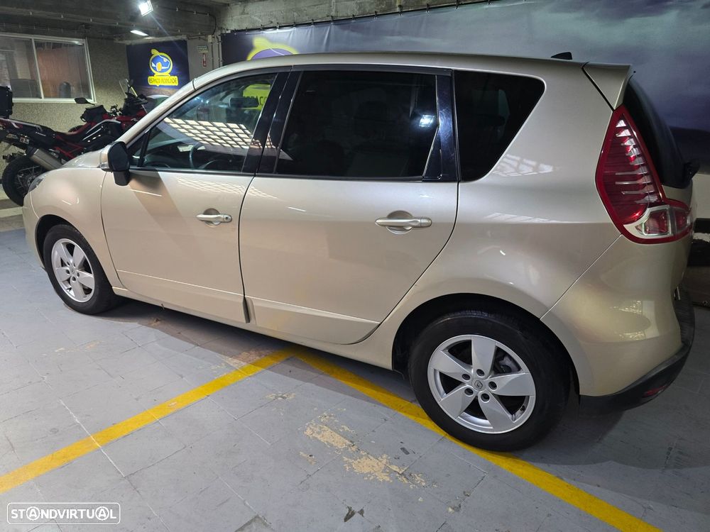 Renault Scénic 1.5 dCi Luxe - 4