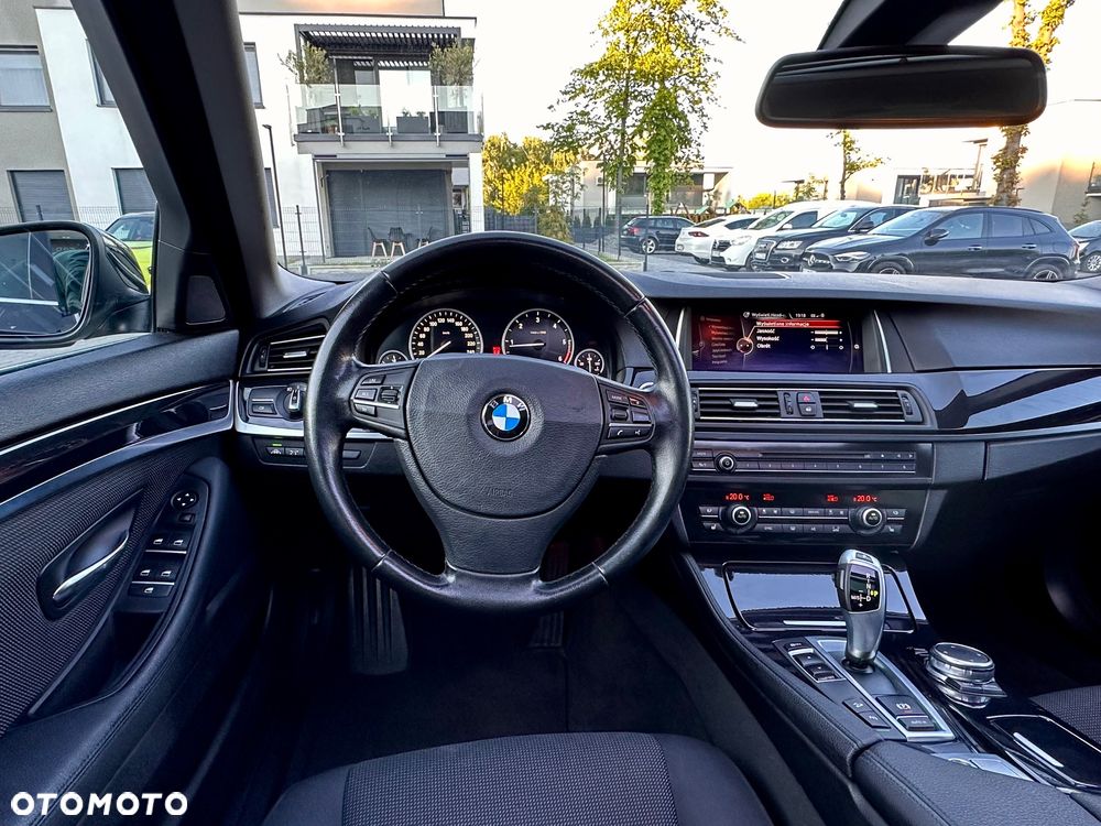 BMW Seria 5 525d xDrive Sport-Aut - 19