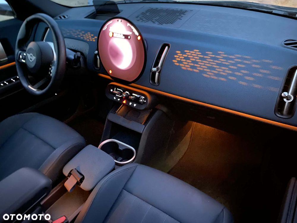 MINI Countryman E Essential Trim - 6