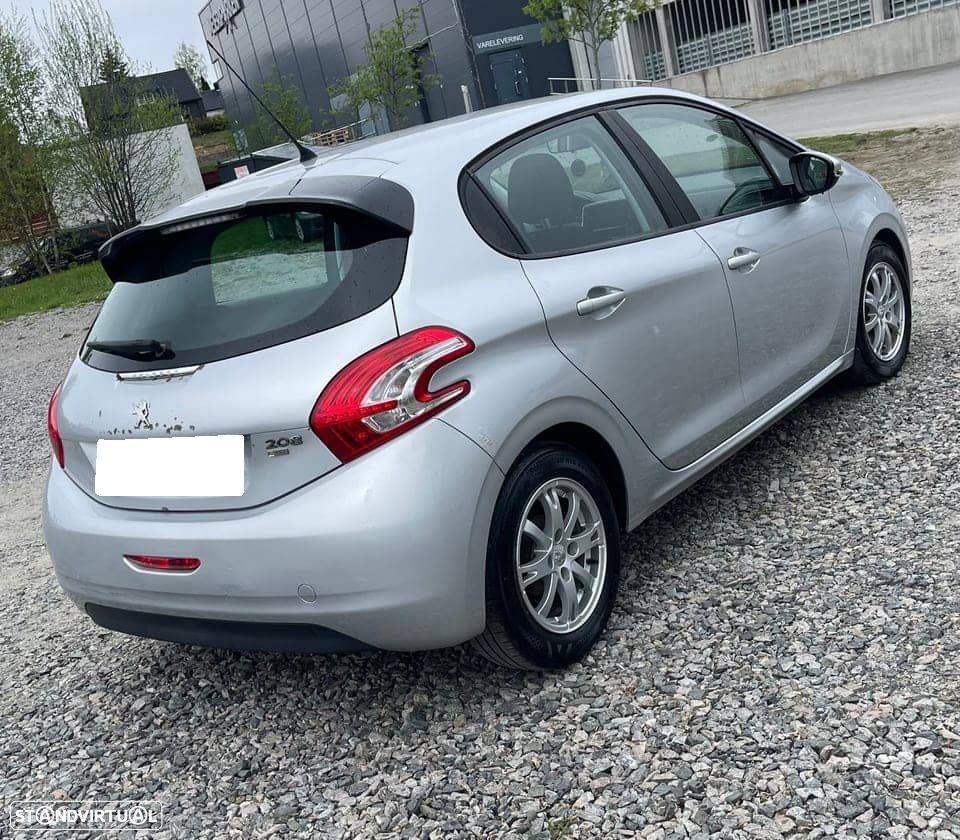 Peugeot 208 - 3