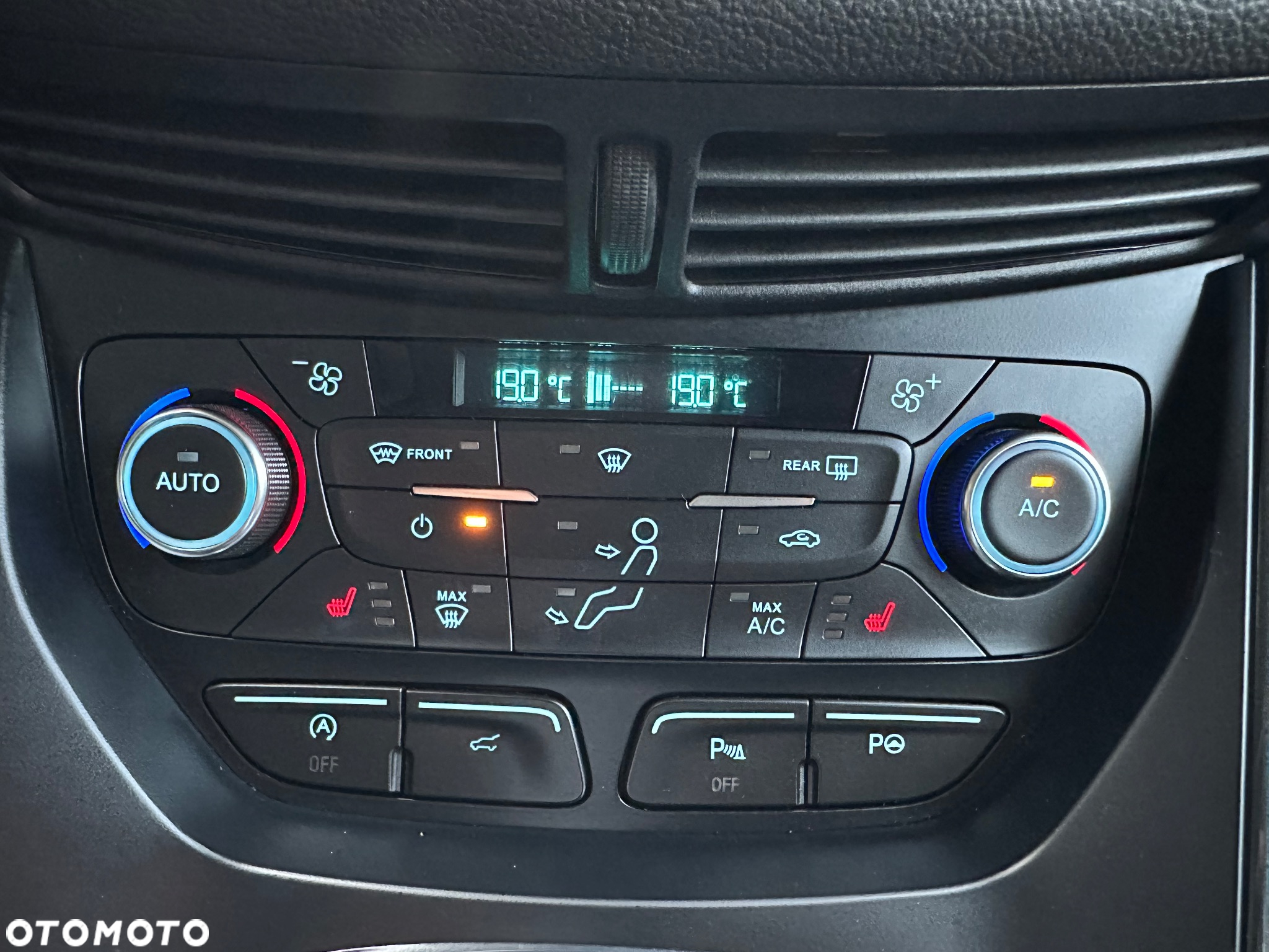 Ford Kuga 1.5 EcoBoost FWD Titanium ASS MMT6 - 24