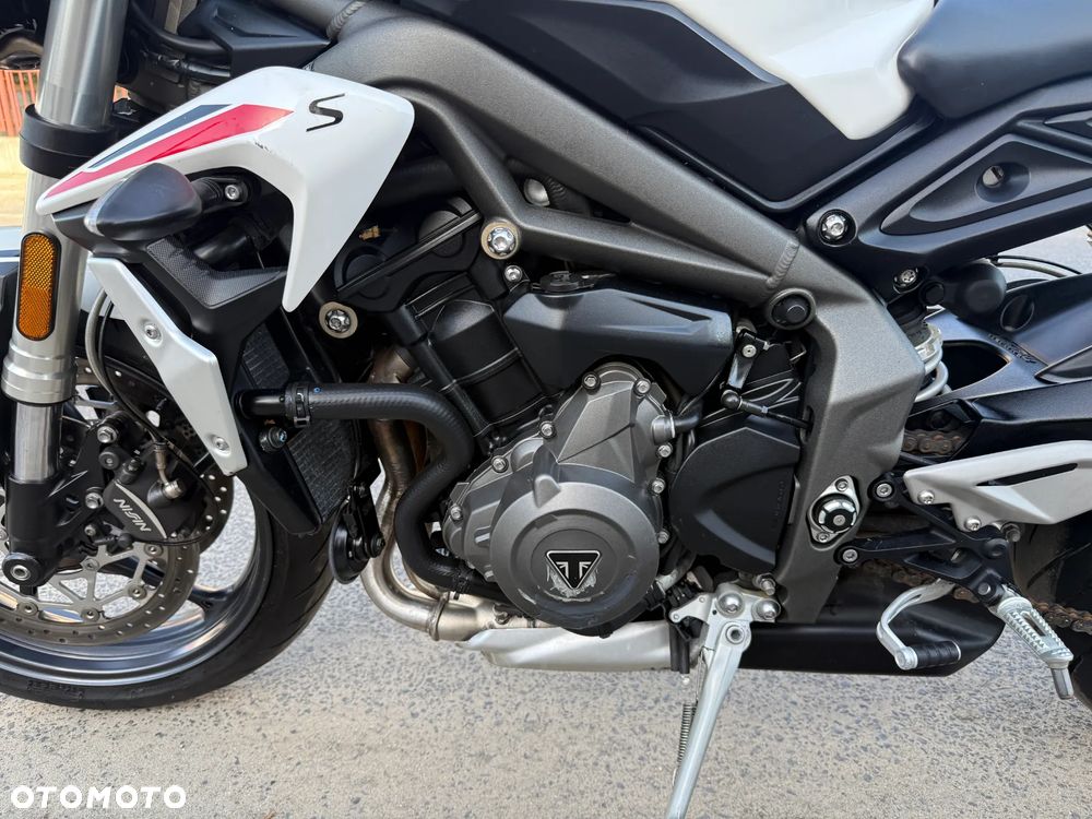 Triumph Street Triple - 13