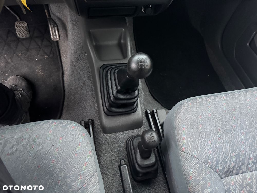 Suzuki Jimny 1.3 JLX - 13