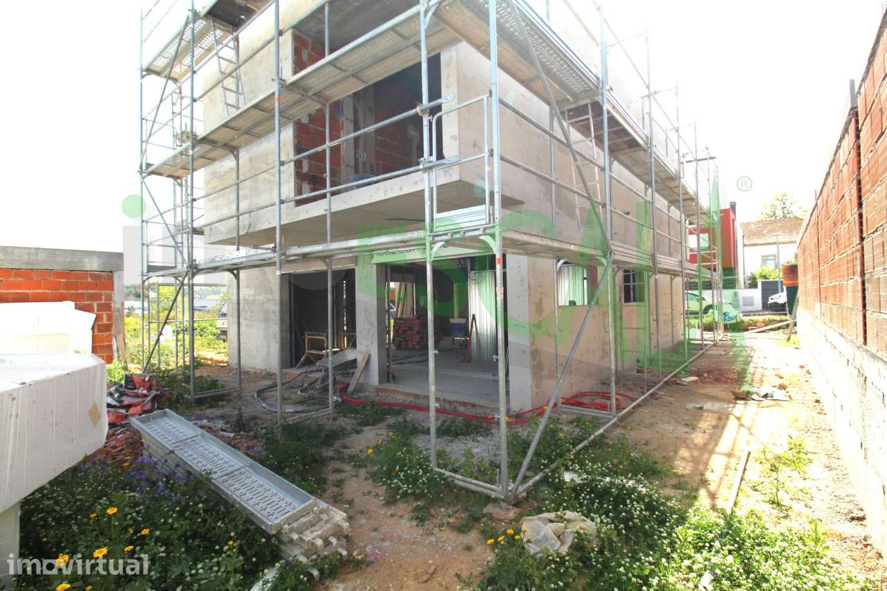 Moradia de linhas modernas em Santarém - Grande imagem: 4/32