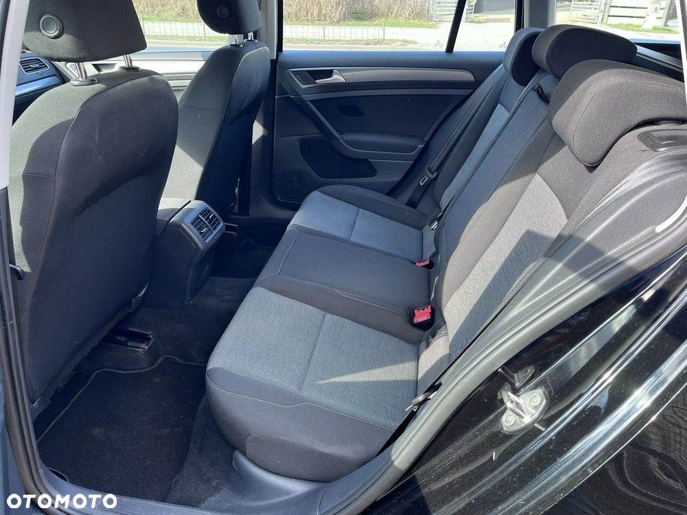 Volkswagen Golf - 28
