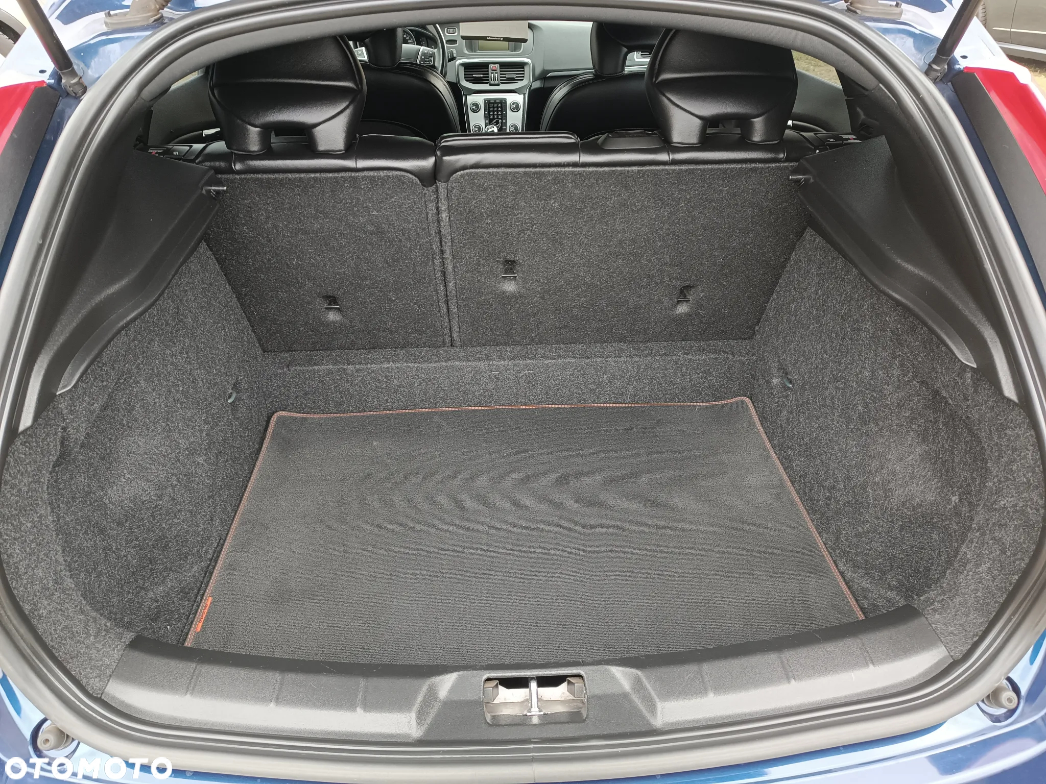 Volvo V40 T3 R-Design - 11