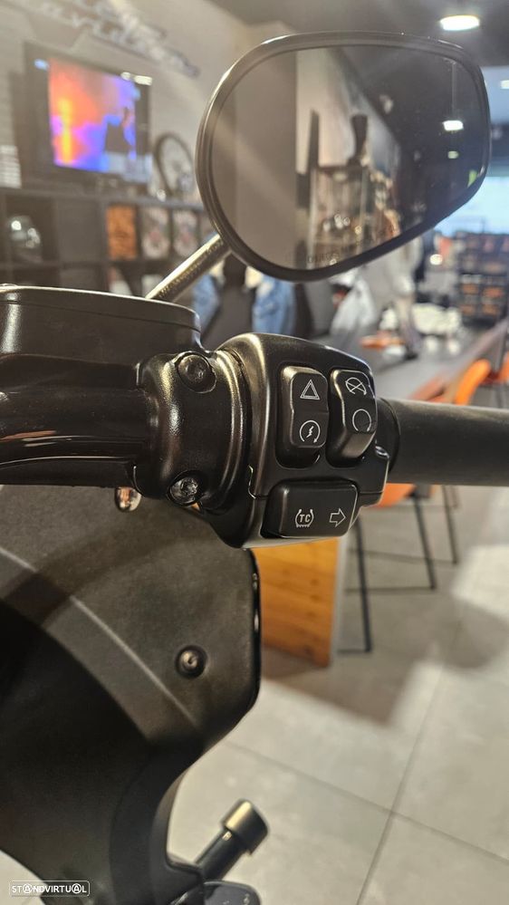 Harley-Davidson Low Rider ST - 13